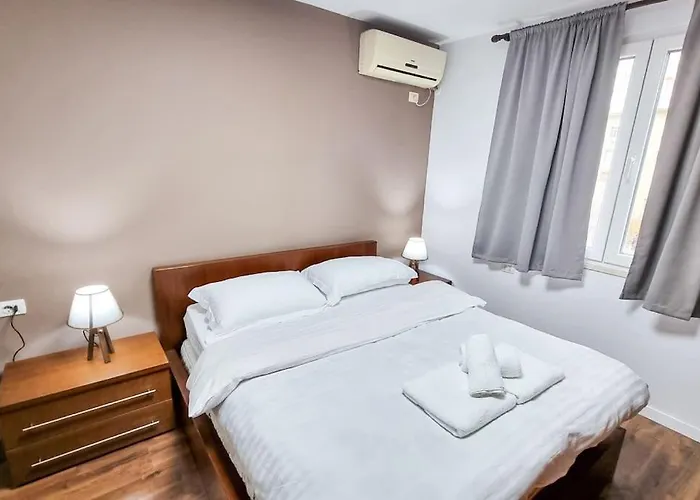 Apartment Center 2br Tirana