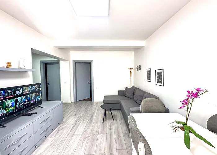 Center 2br Apartment