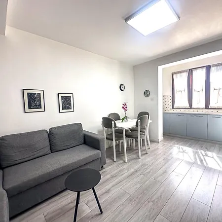 Center 2br Tirana
